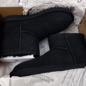 Ugg Classic Mini II Boots, Women's Size 7, Black BRAND NEW